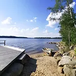 Upea Miljoeoe Saimaalla, Tilava Talo Ja Saunamoekki Villa