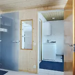 Upea Miljoeoe Saimaalla, Tilava Talo Ja Saunamoekki Villa