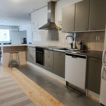 Villa Upea Miljoeoe Saimaalla, Tilava Talo Ja Saunamoekki Joensuu