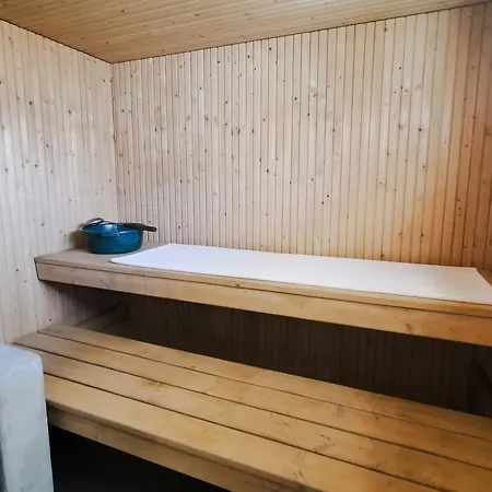 Upea Miljoeoe Saimaalla, Tilava Talo Ja Saunamoekki Villa Joensuu