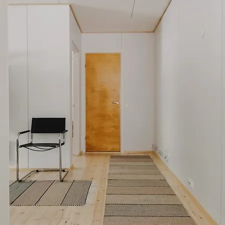 Upea Miljoeoe Saimaalla, Tilava Talo Ja Saunamoekki Joensuu