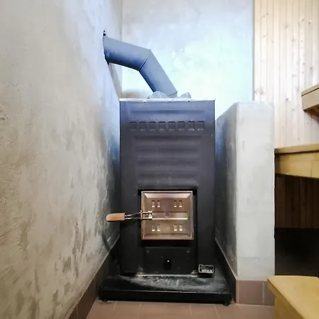 Upea Miljoeoe Saimaalla, Tilava Talo Ja Saunamoekki * Joensuu