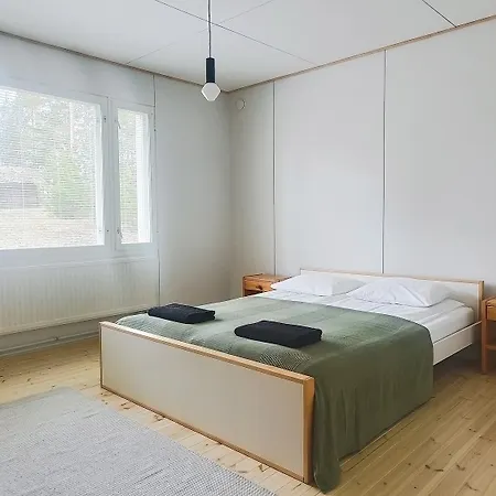 Upea Miljoeoe Saimaalla, Tilava Talo Ja Saunamoekki