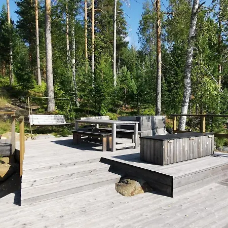 Upea Miljoeoe Saimaalla, Tilava Talo Ja Saunamoekki