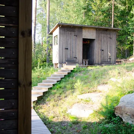 Upea Miljoeoe Saimaalla, Tilava Talo Ja Saunamoekki Villa