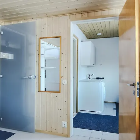 Upea Miljoeoe Saimaalla, Tilava Talo Ja Saunamoekki Villa