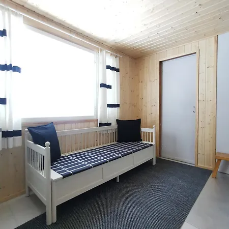 Upea Miljoeoe Saimaalla, Tilava Talo Ja Saunamoekki