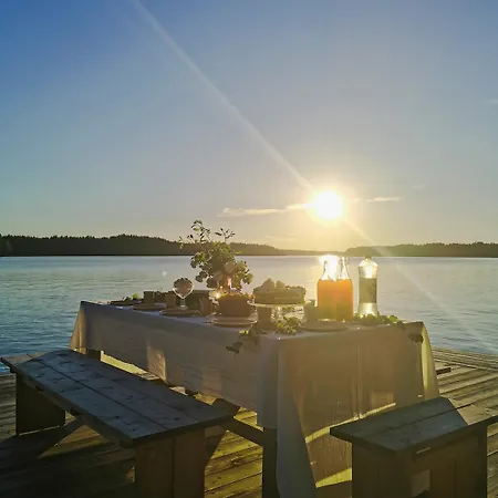 Upea Miljoeoe Saimaalla, Tilava Talo Ja Saunamoekki Villa *