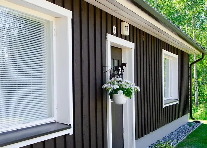 Upea Miljoeoe Saimaalla, Tilava Talo Ja Saunamoekki *