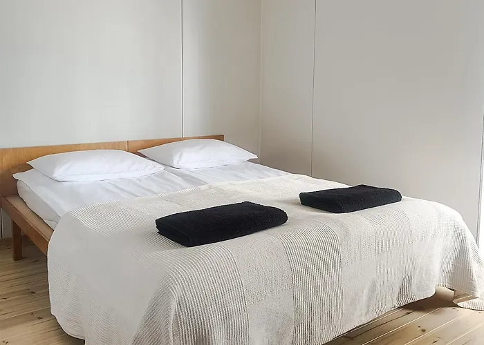 Upea Miljoeoe Saimaalla, Tilava Talo Ja Saunamoekki