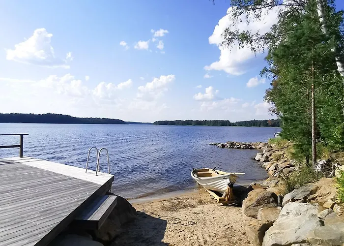 Upea Miljoeoe Saimaalla, Tilava Talo Ja Saunamoekki Вилла