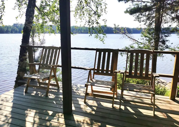 Upea Miljoeoe Saimaalla, Tilava Talo Ja Saunamoekki Йоэнсуу