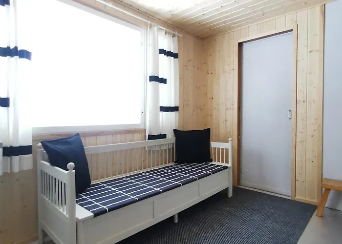 Upea Miljoeoe Saimaalla, Tilava Talo Ja Saunamoekki